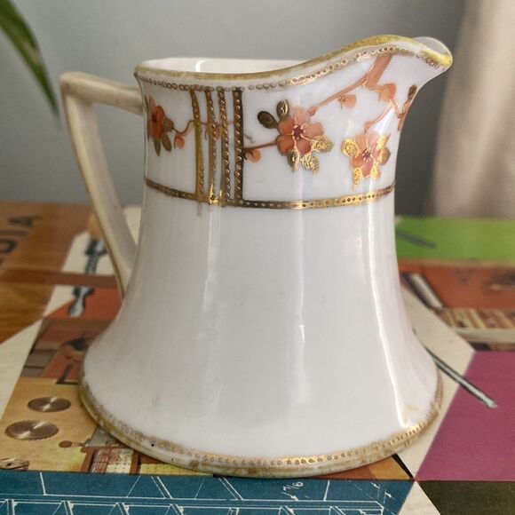 🎀 VINTAGE 🎀 China/Porcelain Creamer Floral with Gold Trim - Picture 4 of 8
